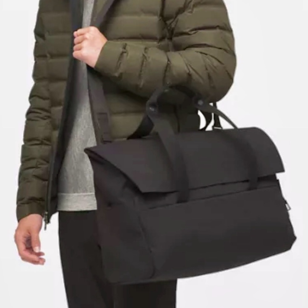 Lululemon Early Embark Duffle Bag - Picture 3 of 14